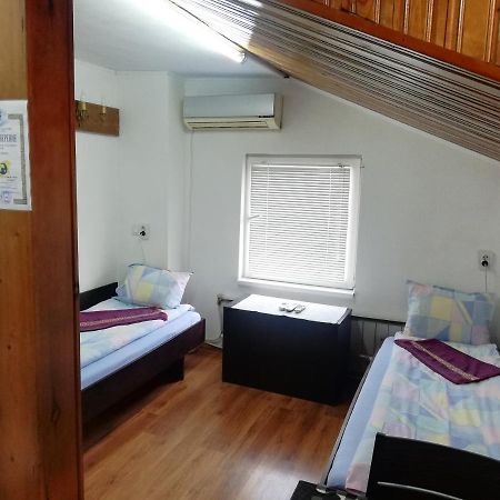 Guest Room Asparuh Troyan  Bagian luar foto