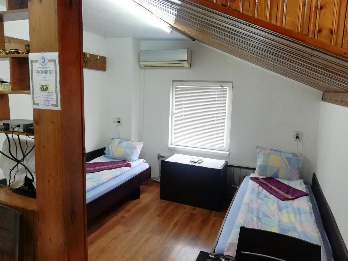 Guest Room Asparuh Troyan  Bagian luar foto